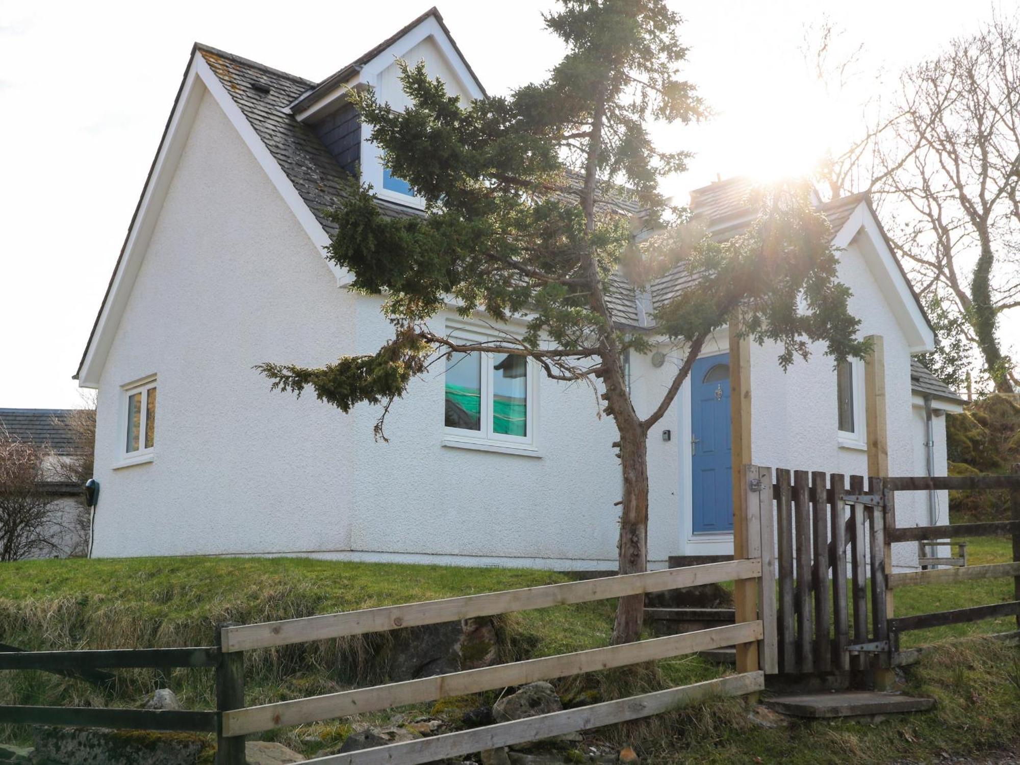 Viking Cottage Lochailort Exterior photo